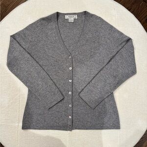 EUC v-neck gray cashmere cardigan by Terryl. Size S. 40”B. 21” L.